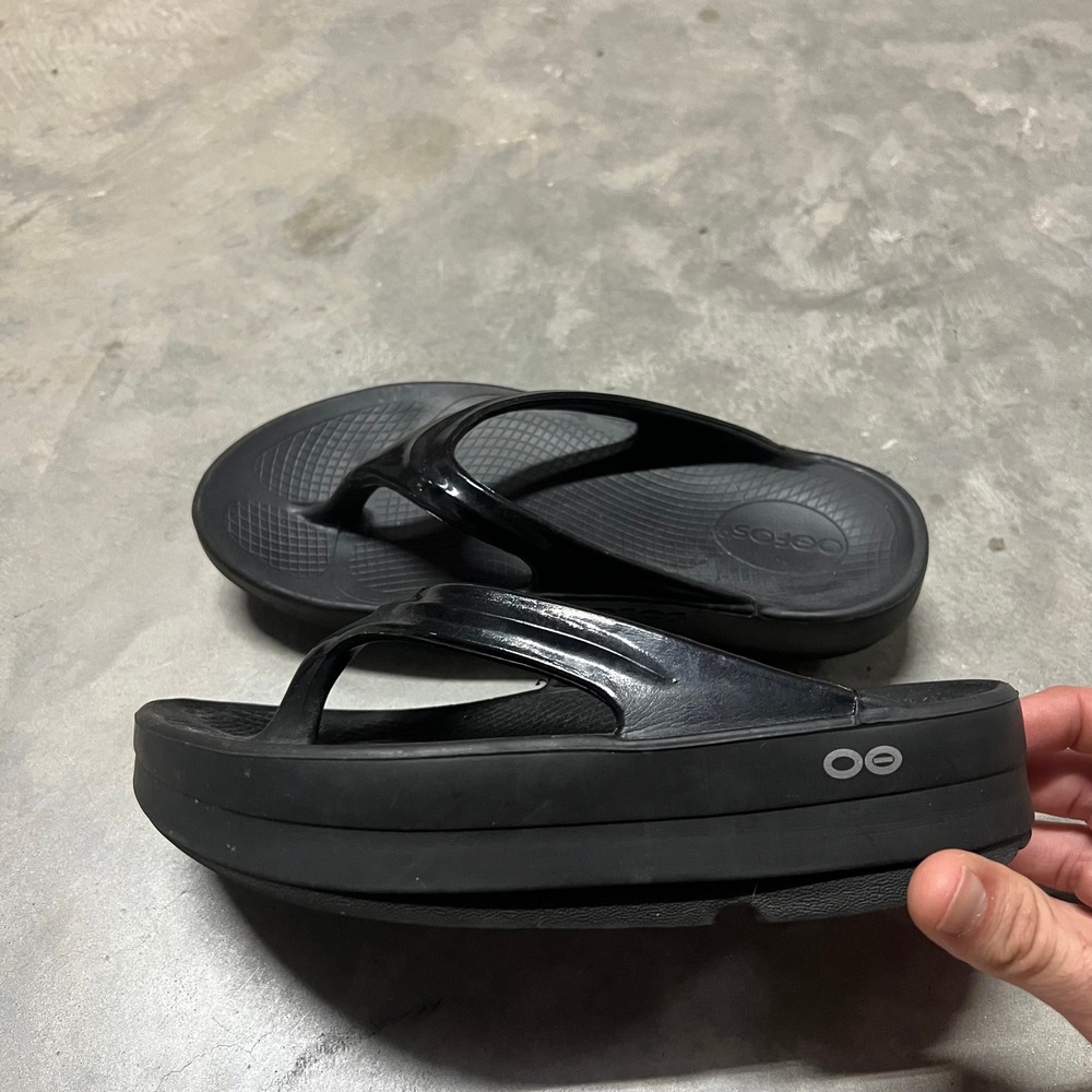 Oofos OOlala Luxe Black Platform Sandals Womens W6 EU 37 Recovery Flip Flops